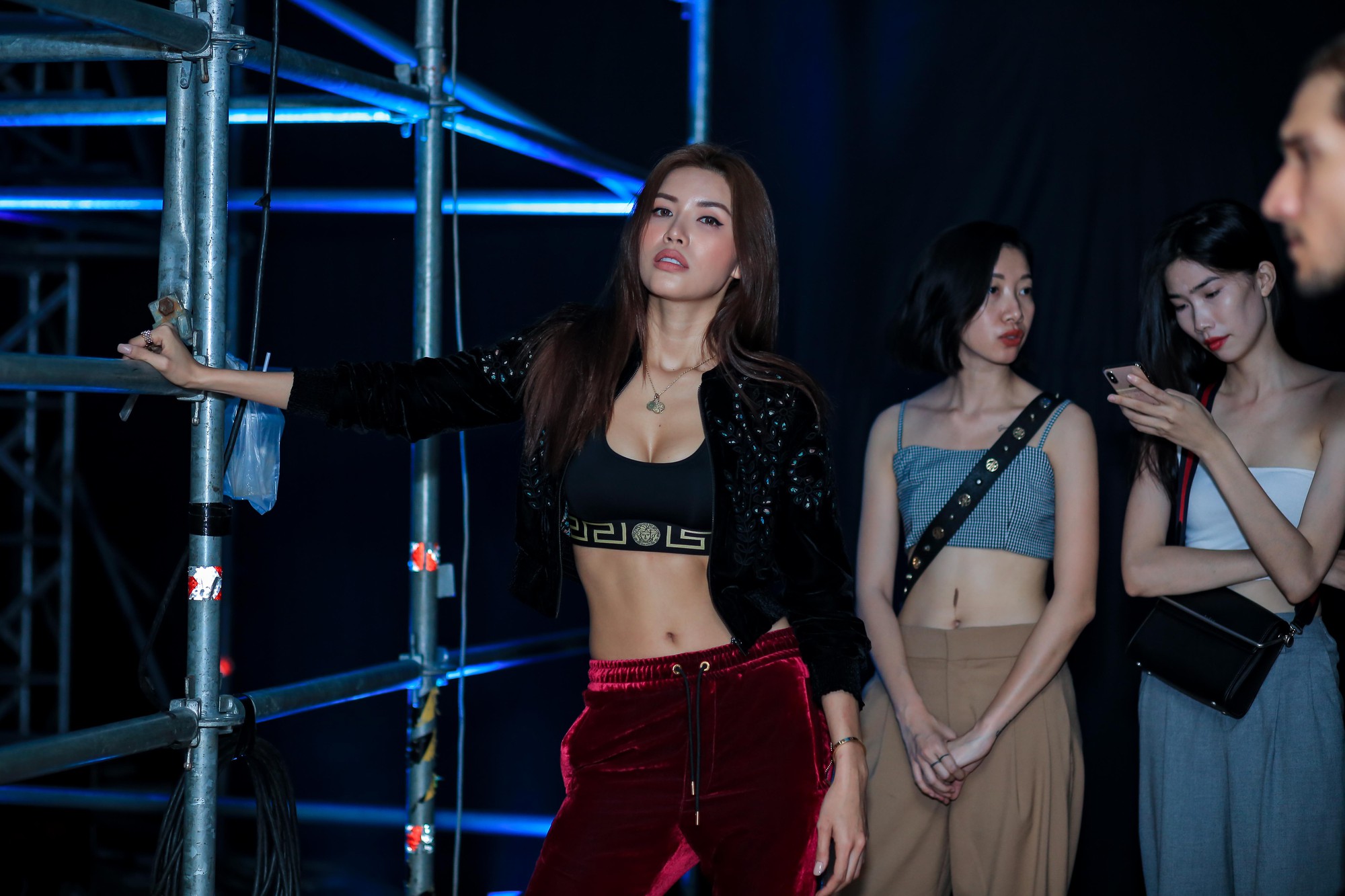Chuyện hậu trường chưa kể đằng sau sự hào nhoáng của Tuần lễ thời trang Việt Nam 2019 - Ảnh 4. Chuyện hậu trường chưa kể đằng sau sự hào nhoáng của Tuần lễ thời trang Việt Nam 2019 - Ảnh 4.