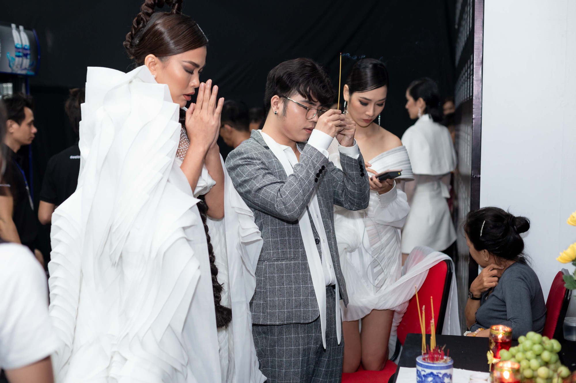 Chuyện hậu trường chưa kể đằng sau sự hào nhoáng của Tuần lễ thời trang Việt Nam 2019 - Ảnh 8. Chuyện hậu trường chưa kể đằng sau sự hào nhoáng của Tuần lễ thời trang Việt Nam 2019 - Ảnh 8.