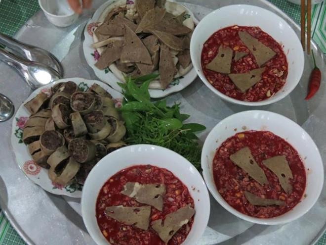 Ai không nên ăn tiết canh lòng lợn? - Ảnh 1. Ai không nên ăn tiết canh lòng lợn? - Ảnh 1.