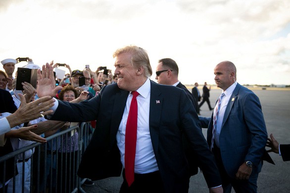 Ông Trump: Nhiệm kỳ của tôi xong rồi. Tôi bị chơi rồi - Ảnh 1. Ông Trump: Nhiệm kỳ của tôi xong rồi. Tôi bị chơi rồi - Ảnh 1.