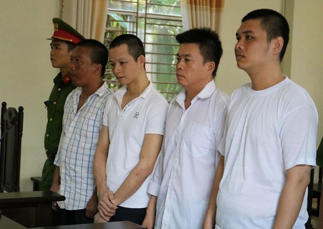Giả đại gia dụ nữ tiếp viên đi hát rồi đưa vào nhà nghỉ để gây mê - Ảnh 2. Giả đại gia dụ nữ tiếp viên đi hát rồi đưa vào nhà nghỉ để gây mê - Ảnh 2.