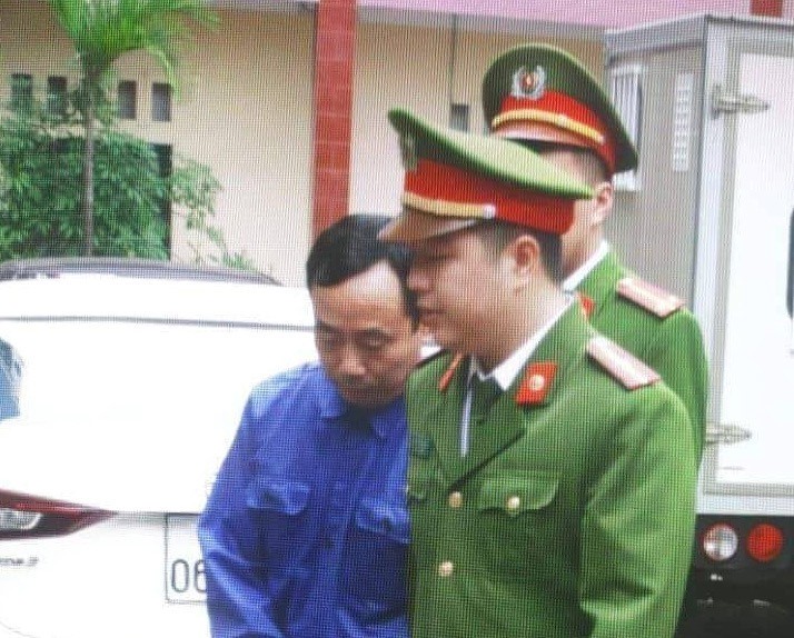 Đang xử kín cựu thượng tá công an cùng 3 chủ doanh nghiệp trong vụ dâm ô tập thể nữ sinh lớp 9 ở Thái Bình - Ảnh 1. Đang xử kín cựu thượng tá công an cùng 3 chủ doanh nghiệp trong vụ dâm ô tập thể nữ sinh lớp 9 ở Thái Bình - Ảnh 1.