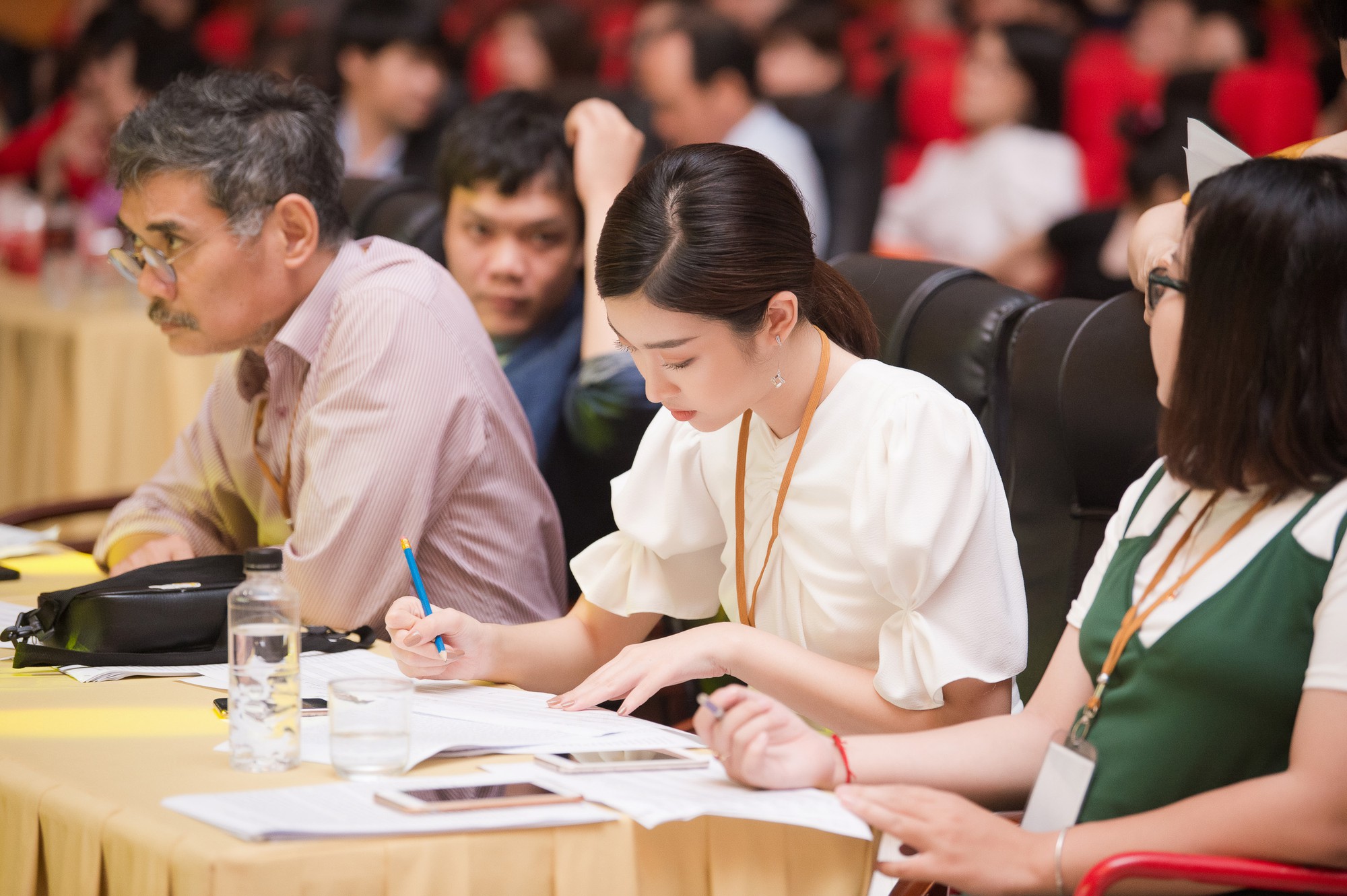 Đỗ Mỹ Linh làm giám khảo cuộc thi sắc đẹp dành cho người khuyết tật - Ảnh 2. Đỗ Mỹ Linh làm giám khảo cuộc thi sắc đẹp dành cho người khuyết tật - Ảnh 2.