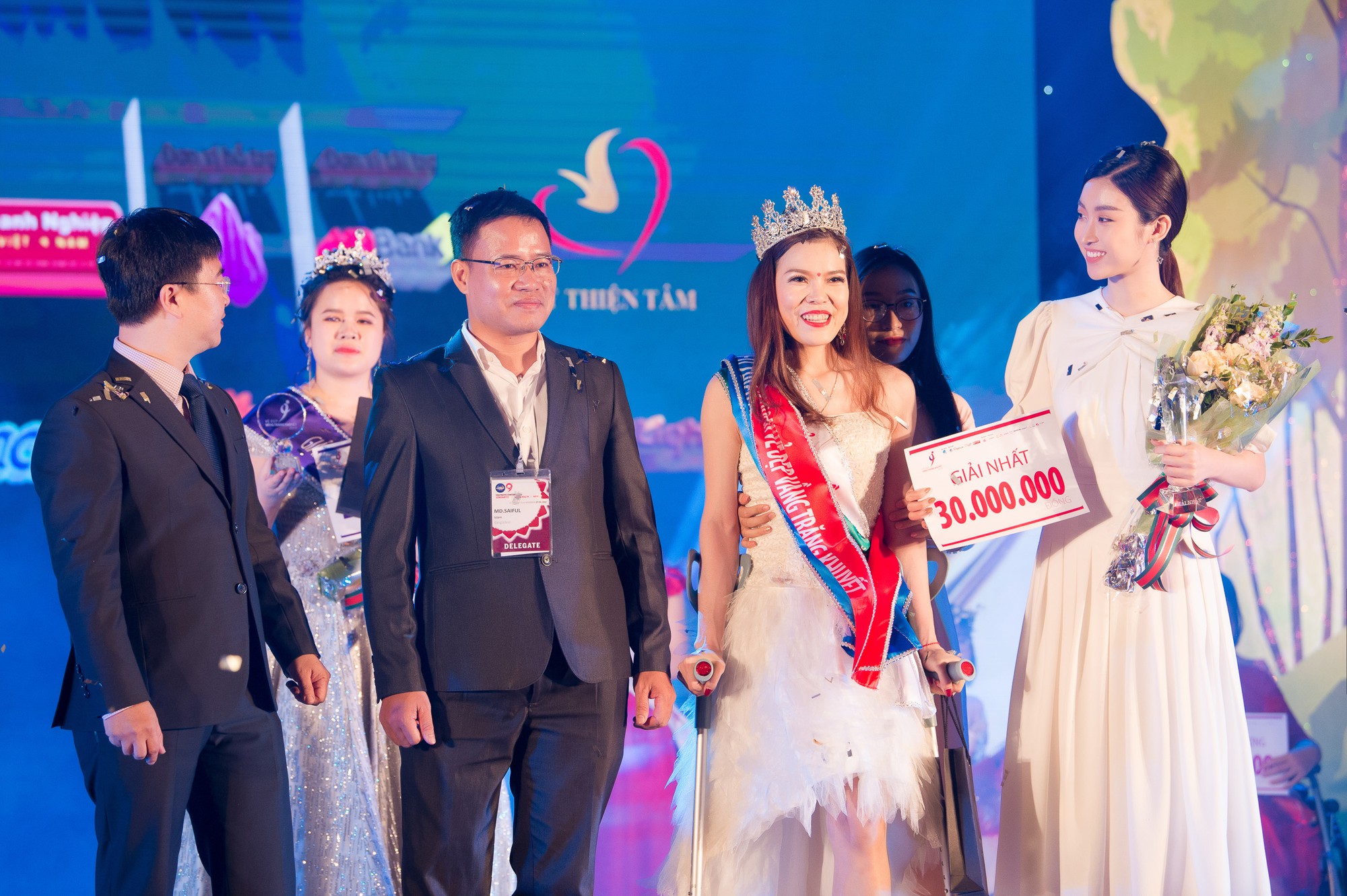 Đỗ Mỹ Linh làm giám khảo cuộc thi sắc đẹp dành cho người khuyết tật - Ảnh 3. Đỗ Mỹ Linh làm giám khảo cuộc thi sắc đẹp dành cho người khuyết tật - Ảnh 3.