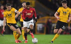 Young thẻ đỏ, Smalling đốt lưới nhà, 'Quỷ đỏ' tiếp tục ôm hận trước Wolves