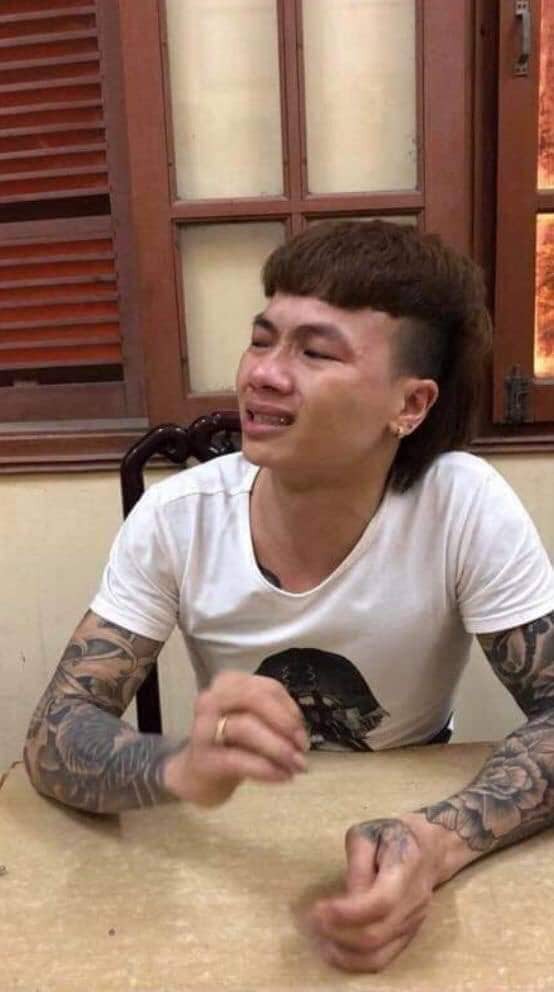 2 cô gái đều nhận là vợ Khá ‘bảnh’ khi công an đến khám nhà - Ảnh 1. 2 cô gái đều nhận là vợ Khá ‘bảnh’ khi công an đến khám nhà - Ảnh 1.