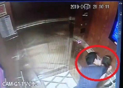 Kẻ sàm sỡ bé gái trong thang máy ở Sài Gòn là cựu Phó Viện trưởng Viện kiểm sát TP Đà Nẵng - Ảnh 1. Kẻ sàm sỡ bé gái trong thang máy ở Sài Gòn là cựu Phó Viện trưởng Viện kiểm sát TP Đà Nẵng - Ảnh 1.