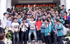Sở Giáo dục Yên Bái nói về việc học sinh đón 'giang hồ Khá Bảnh' như ngôi sao