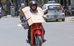 Hà Nội nắng nóng cực điểm, nguy cơ tử vong vì sốc nhiệt, ung thư da
