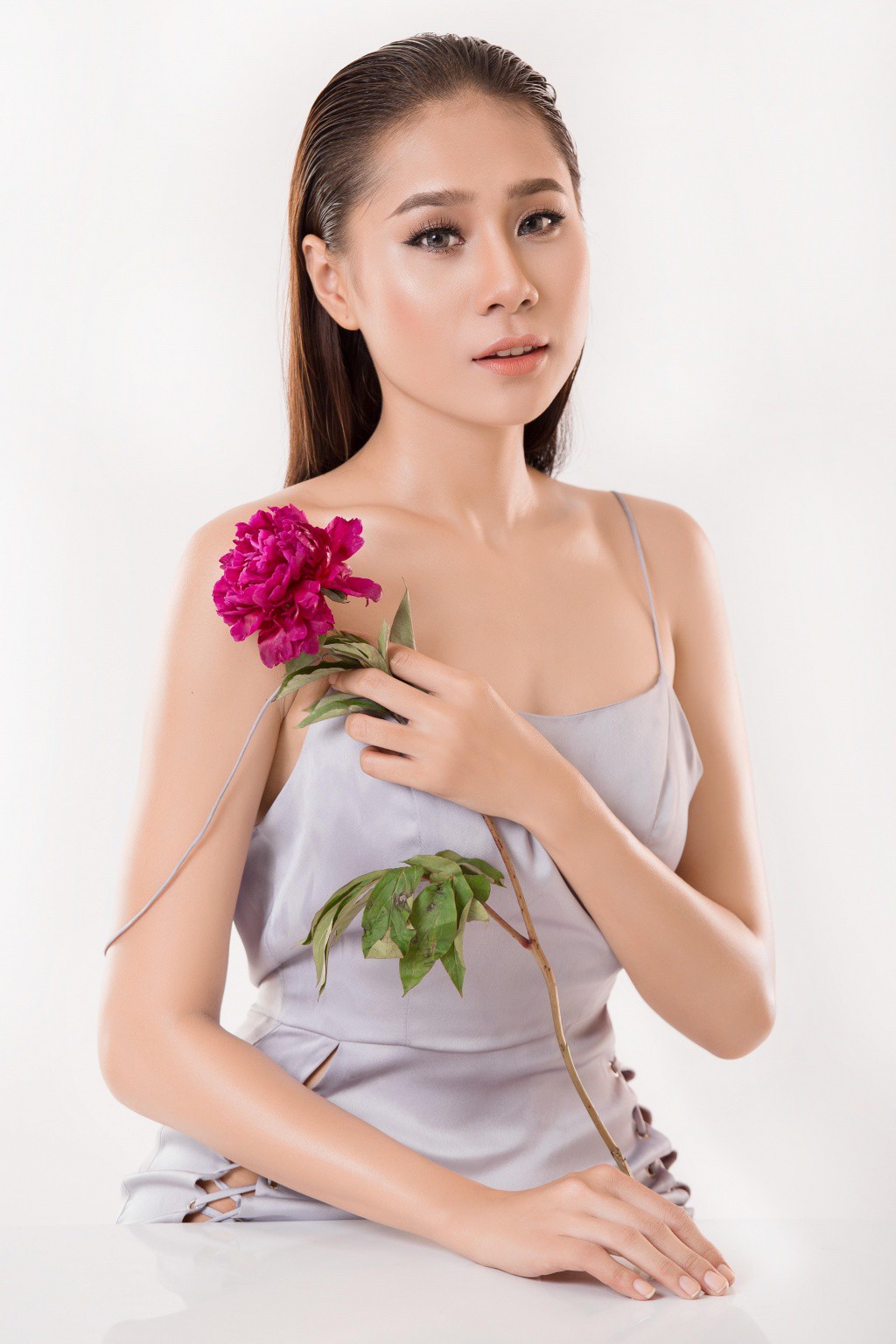 Diễn viên Hồ Bích Trâm: Gia đình từng bắt tôi bỏ nghề, ở nhà cư�ới chồng sinh con - Ảnh 1.