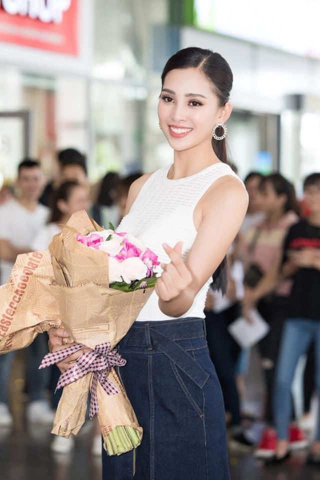 Phong cách thời trang của Tiểu Vy sau 1 năm đăng quang - Ảnh 2. Phong cách thời trang của Tiểu Vy sau 1 năm đăng quang - Ảnh 2.