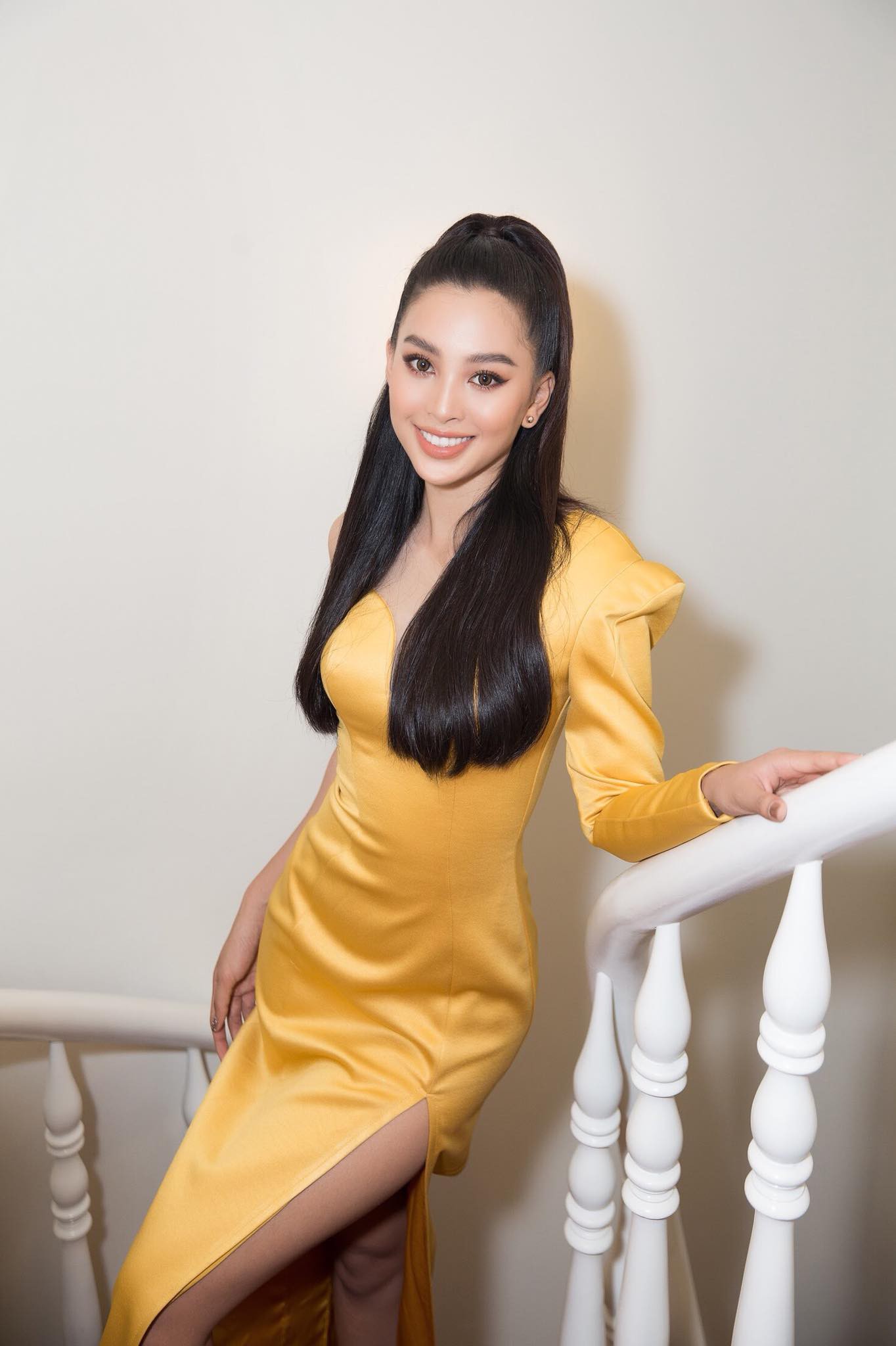Phong cách thời trang của Tiểu Vy sau 1 năm đăng quang - Ảnh 11. Phong cách thời trang của Tiểu Vy sau 1 năm đăng quang - Ảnh 11.