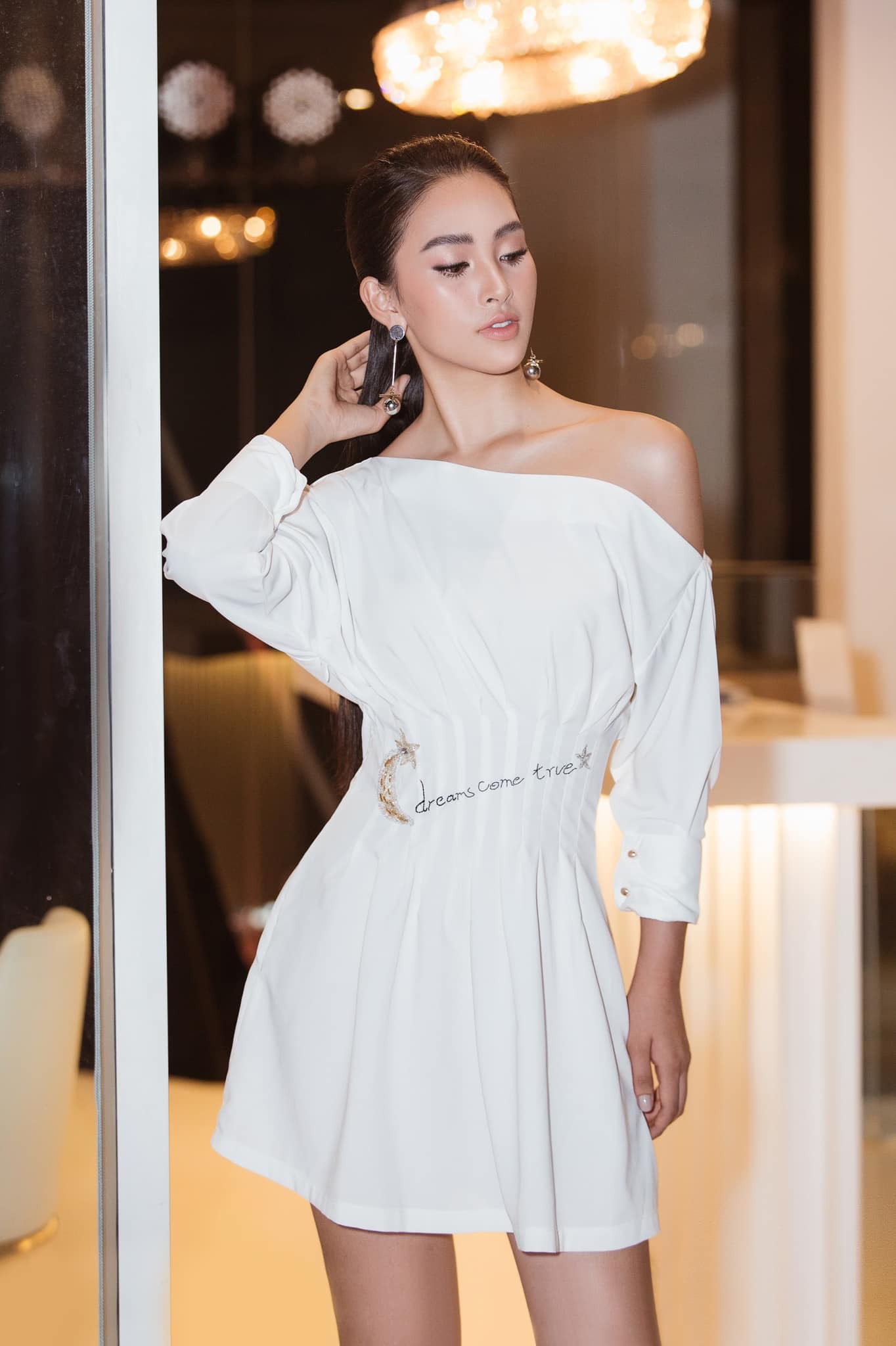 Phong cách thời trang của Tiểu Vy sau 1 năm đăng quang - Ảnh 15. Phong cách thời trang của Tiểu Vy sau 1 năm đăng quang - Ảnh 15.