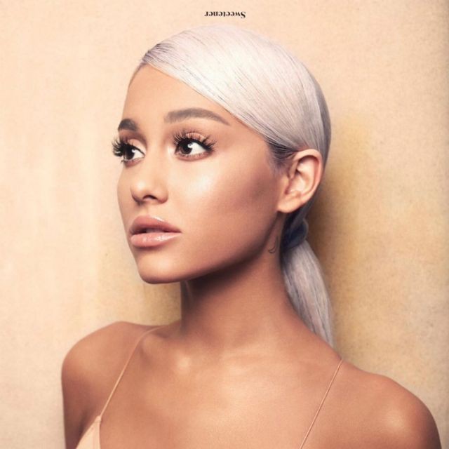 Cộng đồng LGBT thế giới hôm nay (20/04): Ariana Grande nhắc lại trấn thương cảm xúc sau vụ đánh bom 2 năm trước, Converse ra mắt bộ sưu tập giày cho người LGBT - Ảnh 1. Cộng đồng LGBT thế giới hôm nay (20/04): Ariana Grande nhắc lại trấn thương cảm xúc sau vụ đánh bom 2 năm trước, Converse ra mắt bộ sưu tập giày cho người LGBT - Ảnh 1.