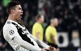 Cử chỉ xấu xí của Ronaldo với đồng đội sau trận thua Ajax