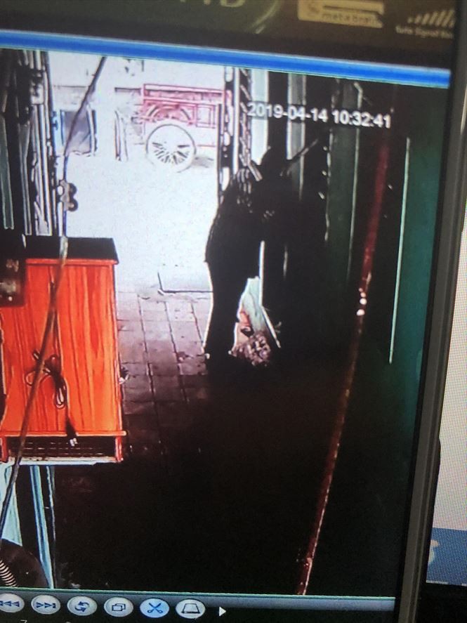 Gã hàng xóm dâm ô bé 5 tuổi, người mẹ nửa đêm đi tìm chứng cứ - Ảnh 1. Gã hàng xóm dâm ô bé 5 tuổi, người mẹ nửa đêm đi tìm chứng cứ - Ảnh 1.