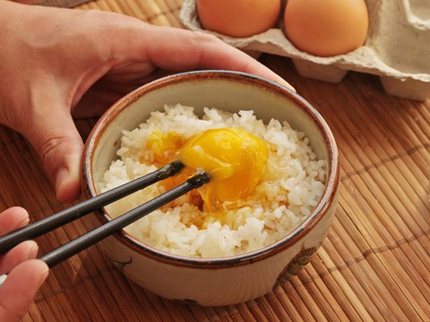 Loạt món ăn chứng tỏ độ cuồng trứng sống của người Nhật Bản - Ảnh 2. Loạt món ăn chứng tỏ độ cuồng trứng sống của người Nhật Bản - Ảnh 2.