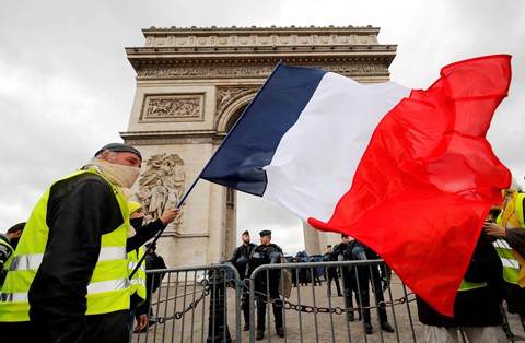 Gần 1 tỉ USD cho Nhà thờ Đức Bà Paris: Lòng tốt hay hào phóng giả tạo? - Ảnh 3. Gần 1 tỉ USD cho Nhà thờ Đức Bà Paris: Lòng tốt hay hào phóng giả tạo? - Ảnh 3.