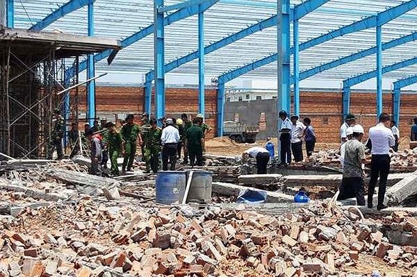 Vụ sập công trình nhà xưởng ở Vĩnh Long: nạn nhân thứ 7 tử vong - Ảnh 1. Vụ sập công trình nhà xưởng ở Vĩnh Long: nạn nhân thứ 7 tử vong - Ảnh 1.
