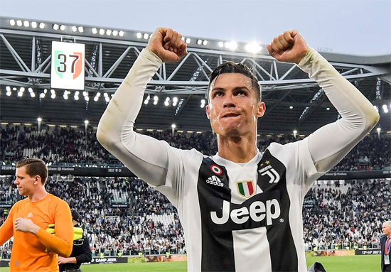 Vô địch Serie A, Ronaldo lập kỳ tích vô tiền khoáng hậu trong lịch sử - Ảnh 2. Vô địch Serie A, Ronaldo lập kỳ tích vô tiền khoáng hậu trong lịch sử - Ảnh 2.