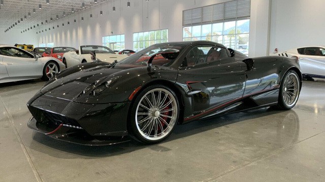 Siêu xe mui trần Pagani Huayra cũ được rao giá 84 tỉ đồng - Ảnh 2.