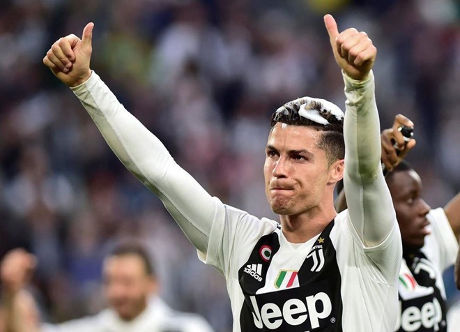 Ronaldo ăn mừng phấn khích trong ngày giành Scudetto - Ảnh 4.