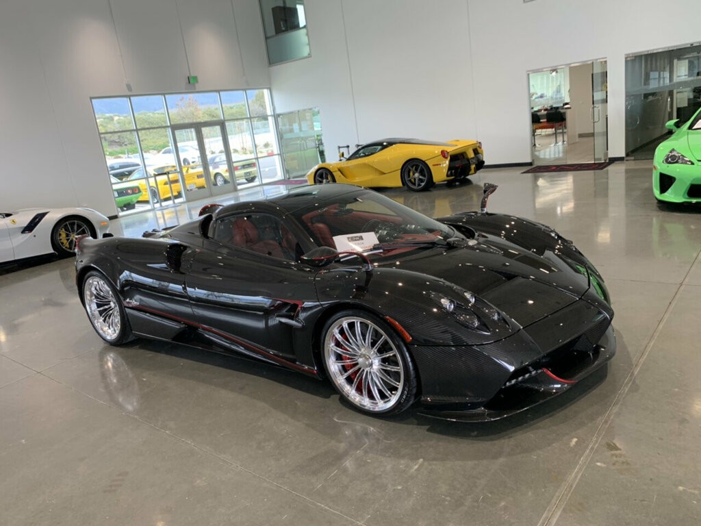 Siêu xe mui trần Pagani Huayra cũ được rao giá 84 tỉ đồng - Ảnh 3.