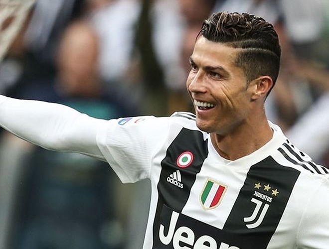 [ẢNH] Ronaldo thoải mái tu rượu khi Juve vô địch Serie A sớm 5 vòng - Ảnh 5.