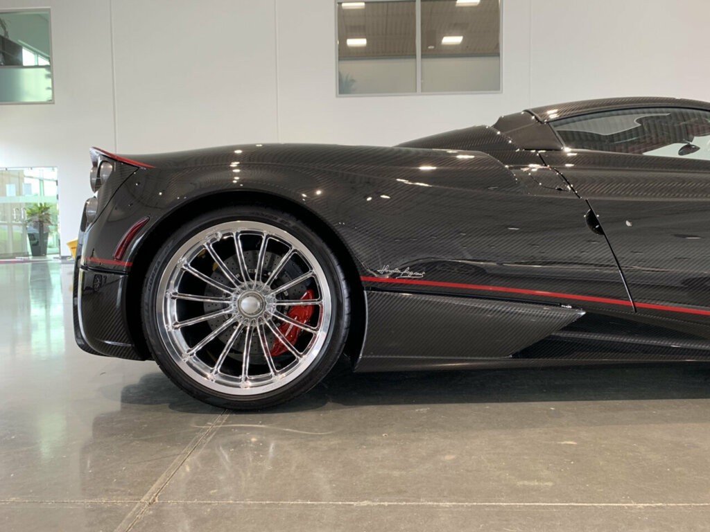 Siêu xe mui trần Pagani Huayra cũ được rao giá 84 tỉ đồng - Ảnh 7.