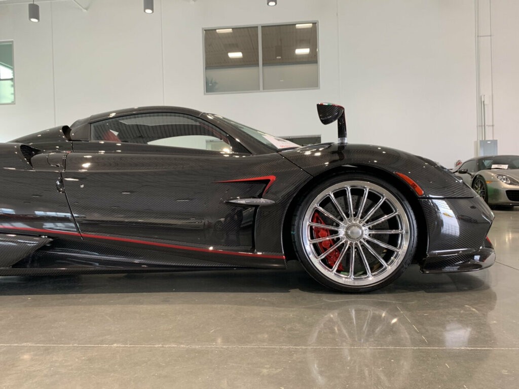 Siêu xe mui trần Pagani Huayra cũ được rao giá 84 tỉ đồng - Ảnh 8.