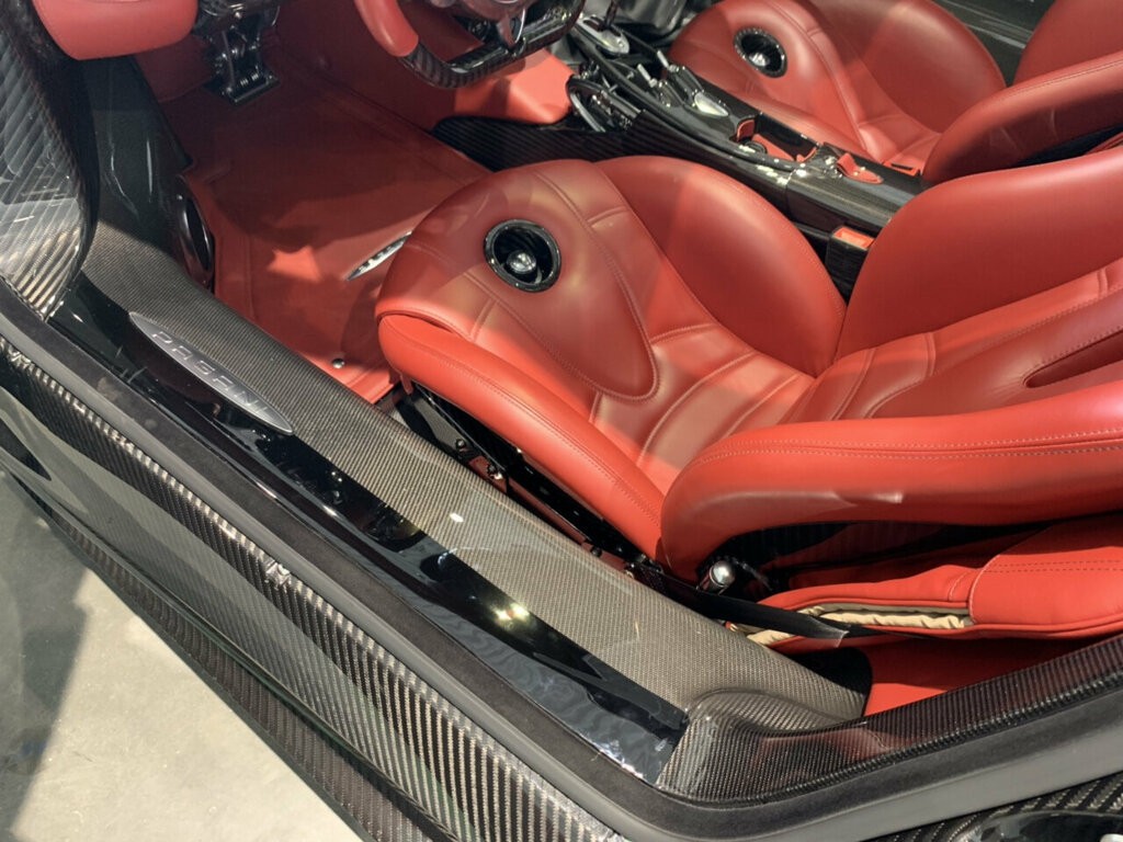 Siêu xe mui trần Pagani Huayra cũ được rao giá 84 tỉ đồng - Ảnh 11.