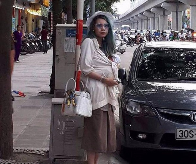 Hot girl Bella tái xuất, để con trai đầu trần, ‘phơi nắng’ trên đường quốc lộ - Ảnh 2. Hot girl Bella tái xuất, để con trai đầu trần, ‘phơi nắng’ trên đường quốc lộ - Ảnh 2.