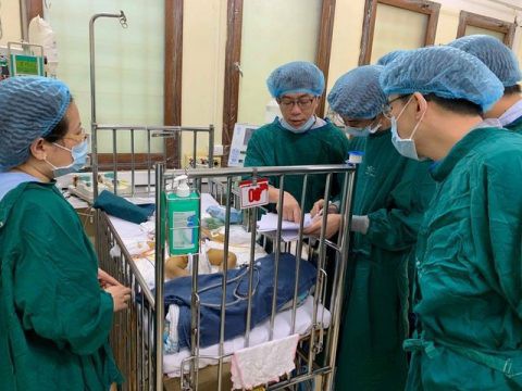 Lần đầu tiên Việt Nam ghép gan thành công cho bệnh nhi 1 tuổi, chỉ nặng 6,7kg - Ảnh 1. Lần đầu tiên Việt Nam ghép gan thành công cho bệnh nhi 1 tuổi, chỉ nặng 6,7kg - Ảnh 1.
