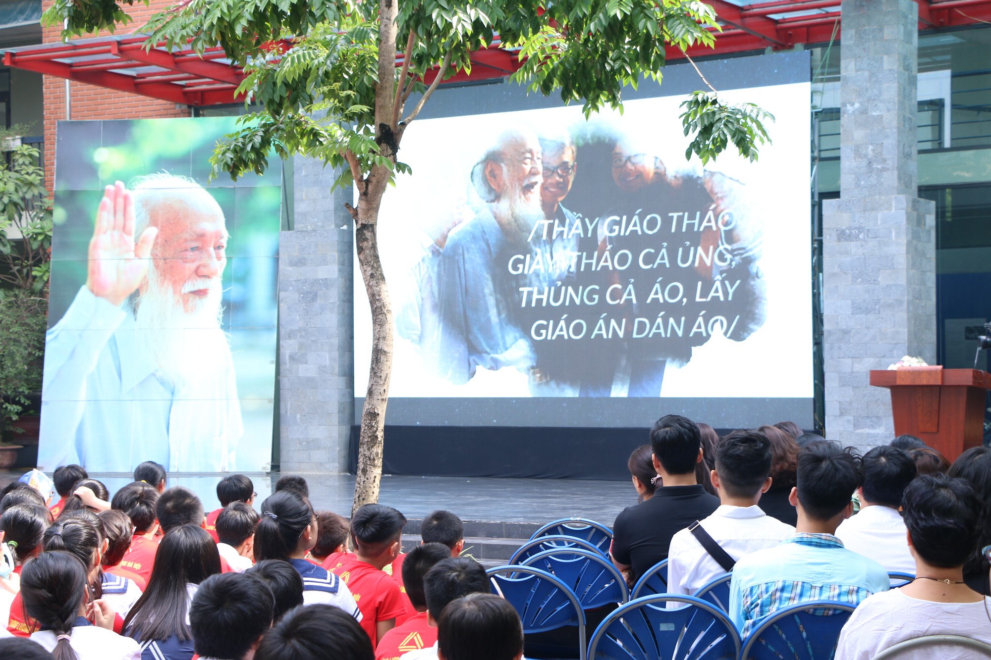Ông đồ gàn Văn Như Cương và bài học làm người tử tế khiến nhiều người xúc động - Ảnh 4. Ông đồ gàn Văn Như Cương và bài học làm người tử tế khiến nhiều người xúc động - Ảnh 4.