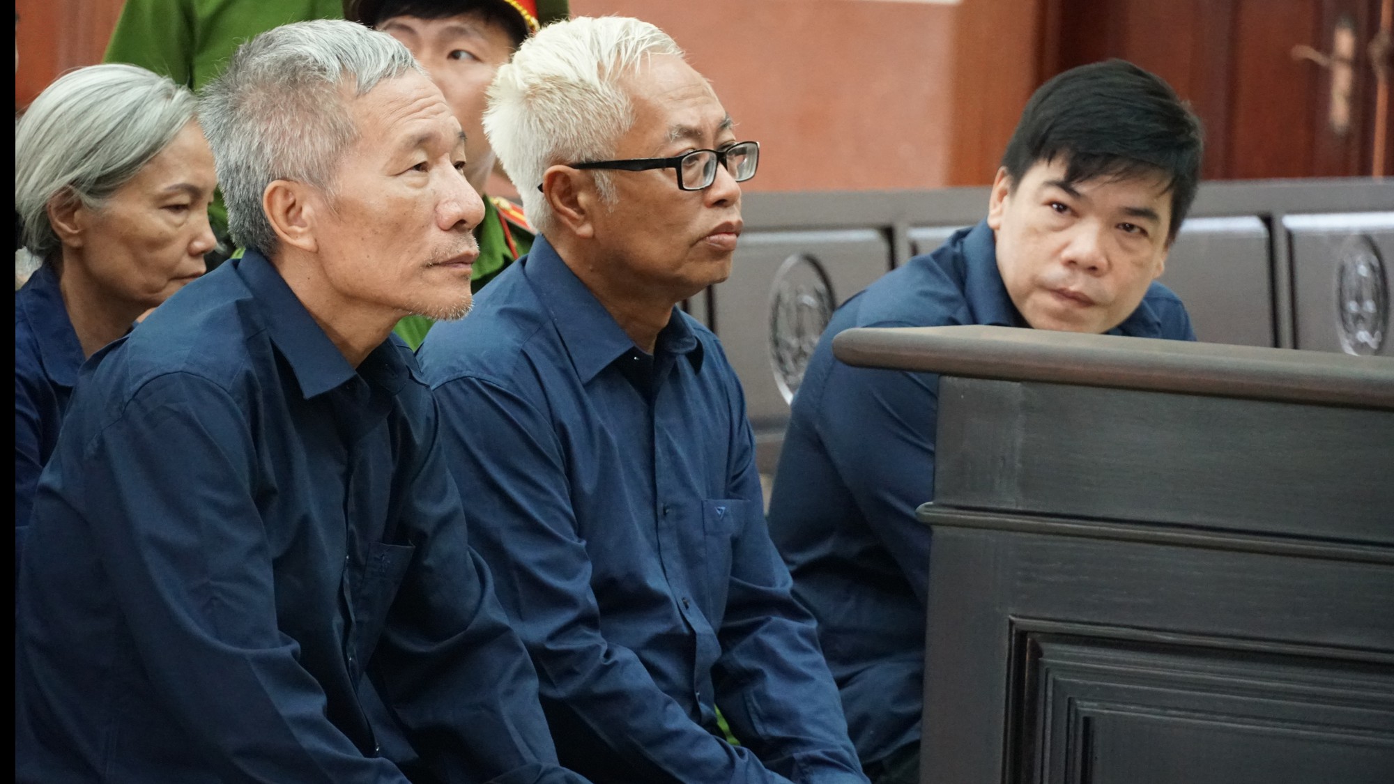 Vũ nhôm lớn tiếng với cảnh sát khi chậm được tiếp xúc luật sư riêng - Ảnh 2. Vũ nhôm lớn tiếng với cảnh sát khi chậm được tiếp xúc luật sư riêng - Ảnh 2.