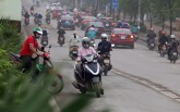 Ảnh: Những người 'đi trước mở đường' nhưng sai luật ở Hà Nội