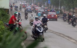 Ảnh: Những người 'đi trước mở đường' nhưng sai luật ở Hà Nội