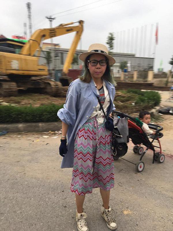 Hot girl Bella tái xuất, để con trai đầu trần, ‘phơi nắng’ trên đường quốc lộ - Ảnh 5. Hot girl Bella tái xuất, để con trai đầu trần, ‘phơi nắng’ trên đường quốc lộ - Ảnh 5.