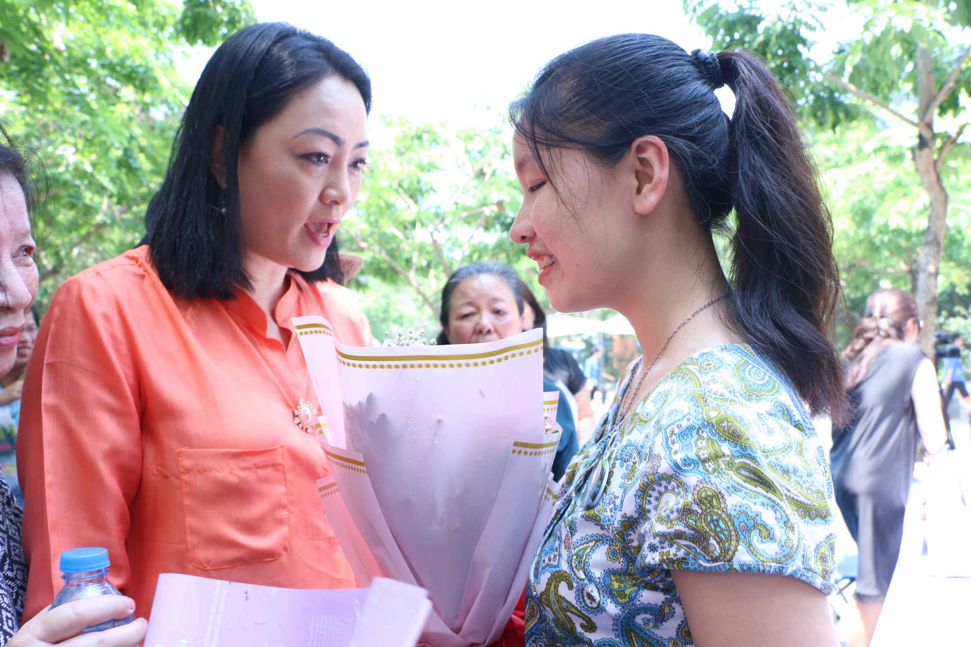 Ông đồ gàn Văn Như Cương và bài học làm người tử tế khiến nhiều người xúc động - Ảnh 3. Ông đồ gàn Văn Như Cương và bài học làm người tử tế khiến nhiều người xúc động - Ảnh 3.