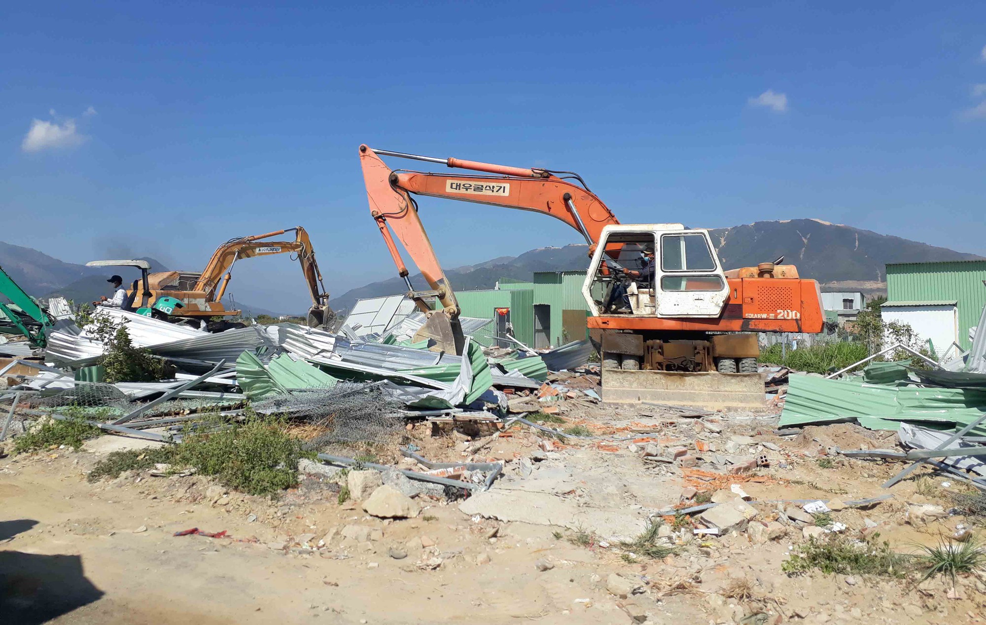 cưỡng chế nhà xây trái phép (6) cưỡng chế nhà xây trái phép (6)