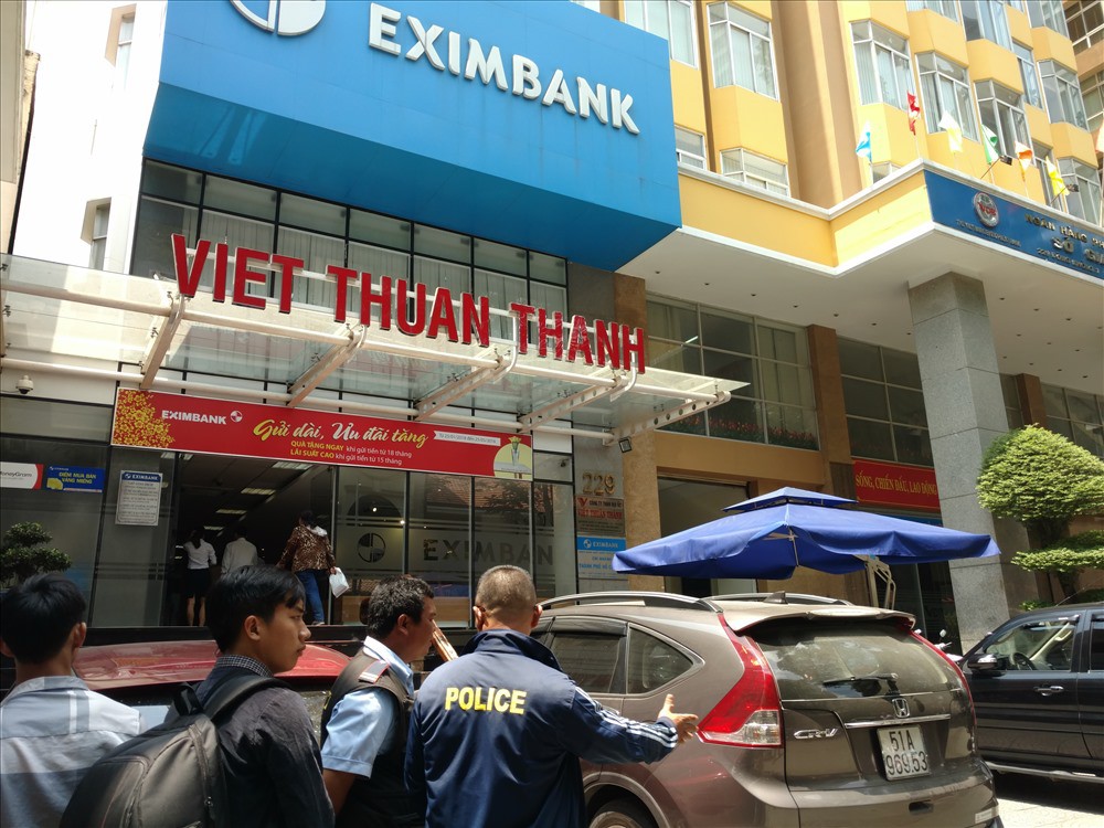 Trả dư 80 tỉ chưa thu hồi được, Eximbank dự chi tiếp 30 tỉ cho ban lãnh đạo trong năm 2019 - Ảnh 1. Trả dư 80 tỉ chưa thu hồi được, Eximbank dự chi tiếp 30 tỉ cho ban lãnh đạo trong năm 2019 - Ảnh 1.