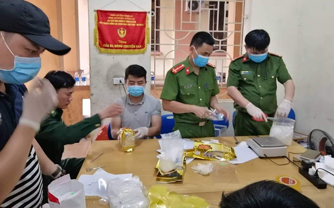Gần 700 kg ma túy đá khủng vứt ngoài đồng muối: Hé lộ vòi bạch tuộc từ Đài Loan - Ảnh 1. Gần 700 kg ma túy đá khủng vứt ngoài đồng muối: Hé lộ vòi bạch tuộc từ Đài Loan - Ảnh 1.