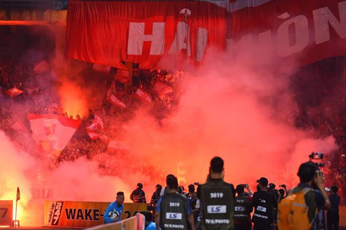 VFF: ‘Không thể để pháo sáng thành thảm họa’ - Ảnh 1.