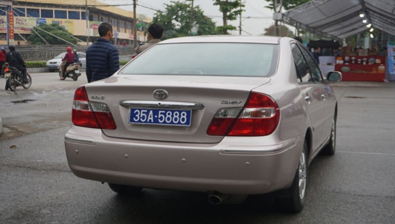 Thu hồi 2 biển xanh gắn cùng 1 xe của Phó bí thư tỉnh Ninh Bình - Ảnh 1. Thu hồi 2 biển xanh gắn cùng 1 xe của Phó bí thư tỉnh Ninh Bình - Ảnh 1.