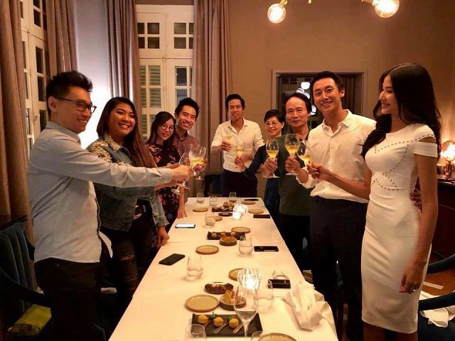 Rộ tin đồn Á hậu Hoàng Thùy hẹn hò ca sĩ Rocker Nguyễn - Ảnh 5. Rộ tin đồn Á hậu Hoàng Thùy hẹn hò ca sĩ Rocker Nguyễn - Ảnh 5.