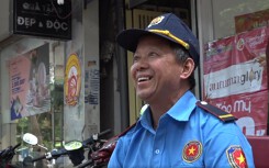 Clip: Phản ứng của người dân khi được hỏi 'nếu có điều kiện thì chạy điểm cho con hay không?'
