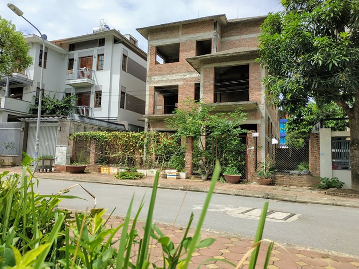 Khu đô thị Hà Phong: Biệt thự ma giữa lòng thành phố - Ảnh 12. Khu đô thị Hà Phong: Biệt thự ma giữa lòng thành phố - Ảnh 12.