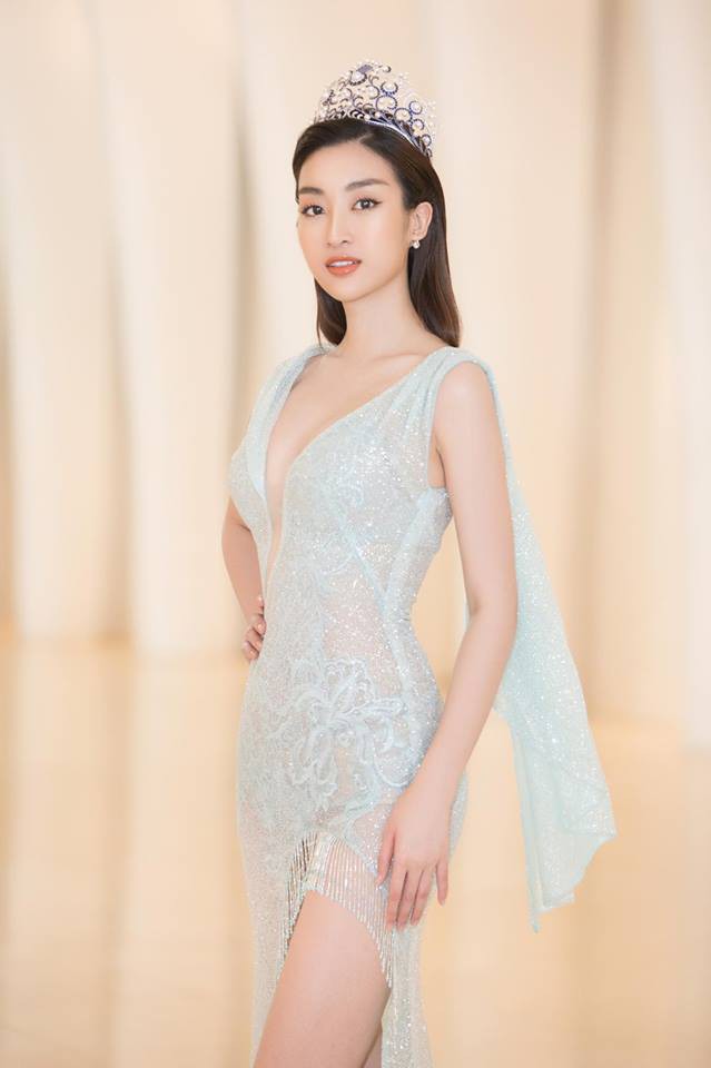 Sao Việt hôm nay (23/4): Đỗ Nhật Hà đẹp ma mị trong bộ ảnh mới, Đỗ Mỹ Linh đọ sắc cùng hoa hậu Tiểu Vy - Ảnh 4.