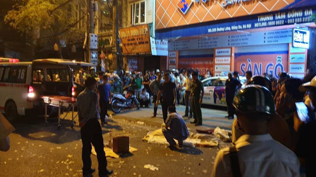 Vụ xe điên đâm liên hoàn ở đường Láng: Khởi tố vụ án để điều tra nguyên nhân - Ảnh 2. Vụ xe điên đâm liên hoàn ở đường Láng: Khởi tố vụ án để điều tra nguyên nhân - Ảnh 2.
