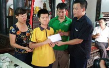 Bị xe điên đâm tử vong, nữ lao công để lại hai con nhỏ trong nghèo khó